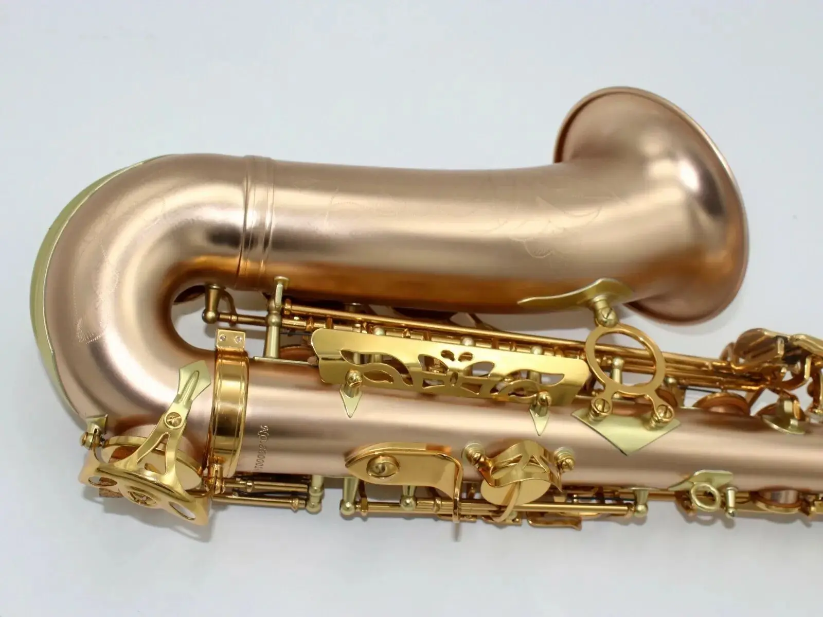 Восточная музыка блестящий черный никелированный альт-саксофон внутри звонка