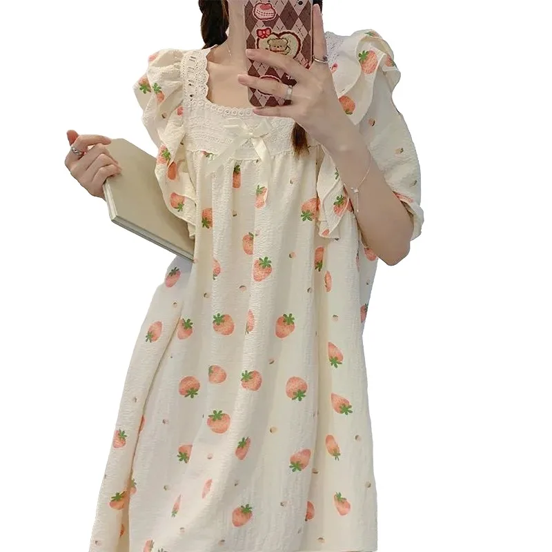 

Женская кружевная ночная сорочка с коротким рукавом и оборками