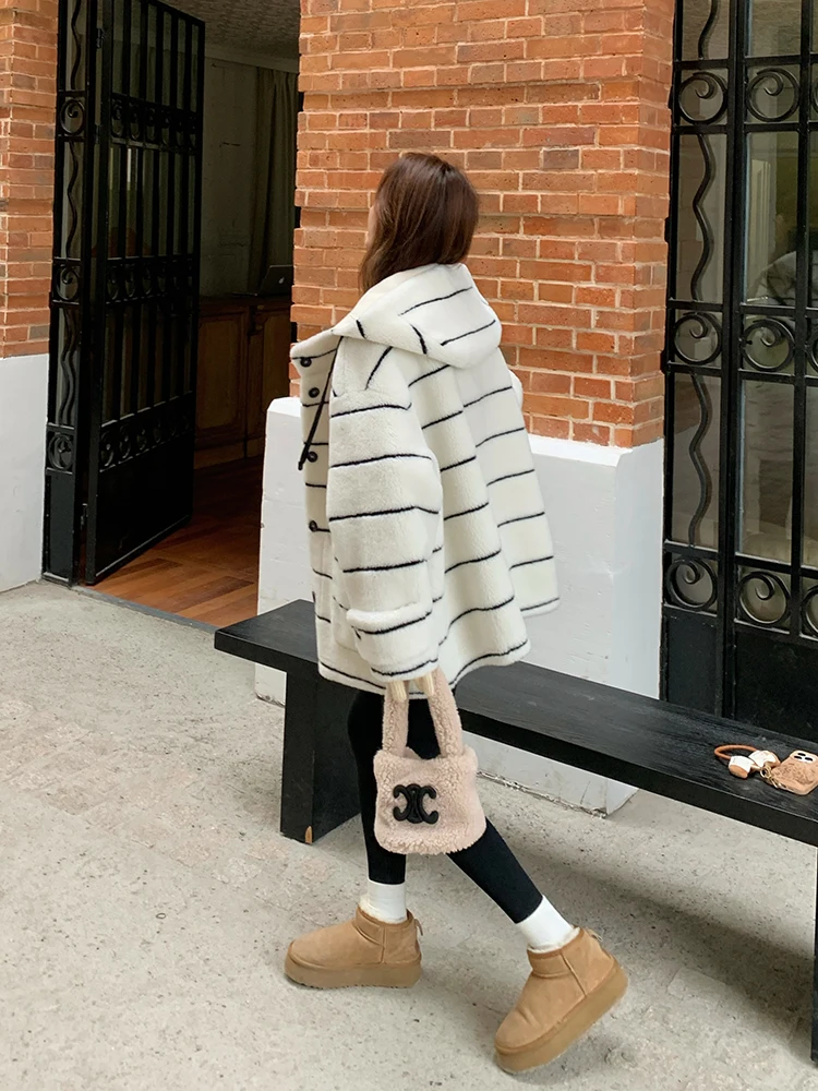 Корейская серия в белую полоску свободный утолщенный капюшон однобортный мех