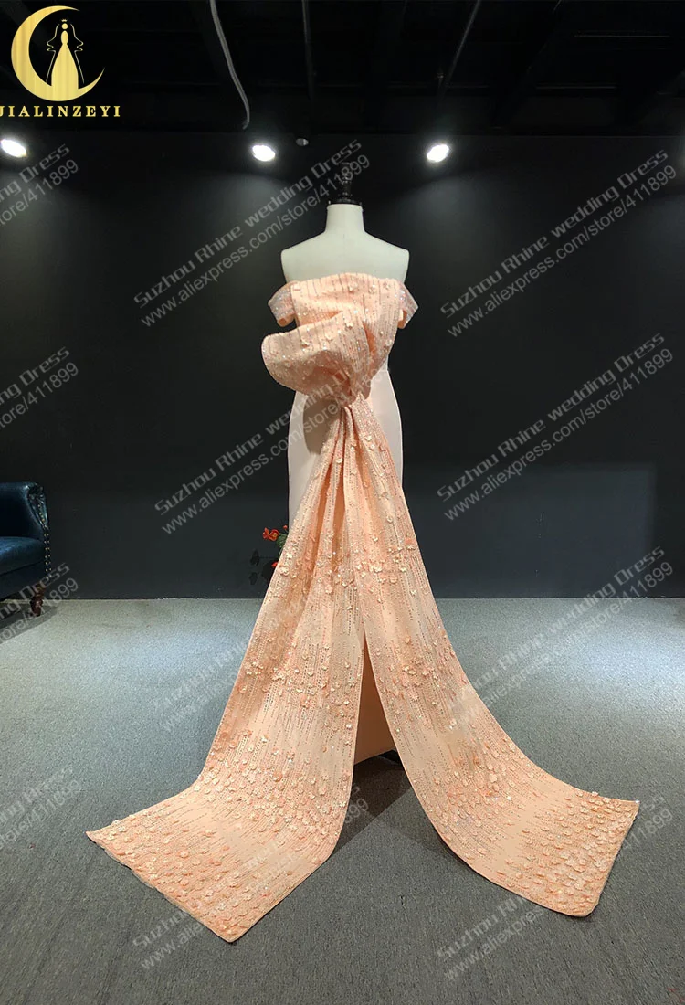 Рисунок 6 - Женское платье с открытыми плечами