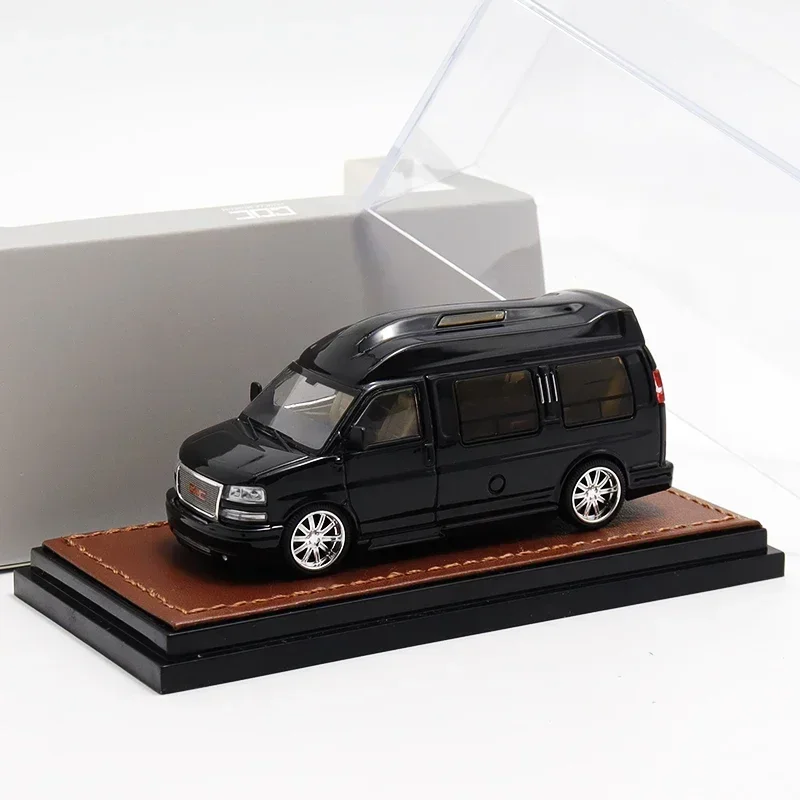 GOC 1:64 GMC SAVANA Black Limited800 Литая под давлением модель автомобиля