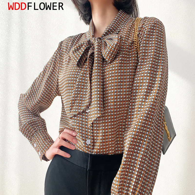 

Women 20 Momme 93% Mulberry Silk 7% Spandex Beige Color Checked Printed long sleeve Bow-tie Neck buttons Shirt Top Blouse MM389