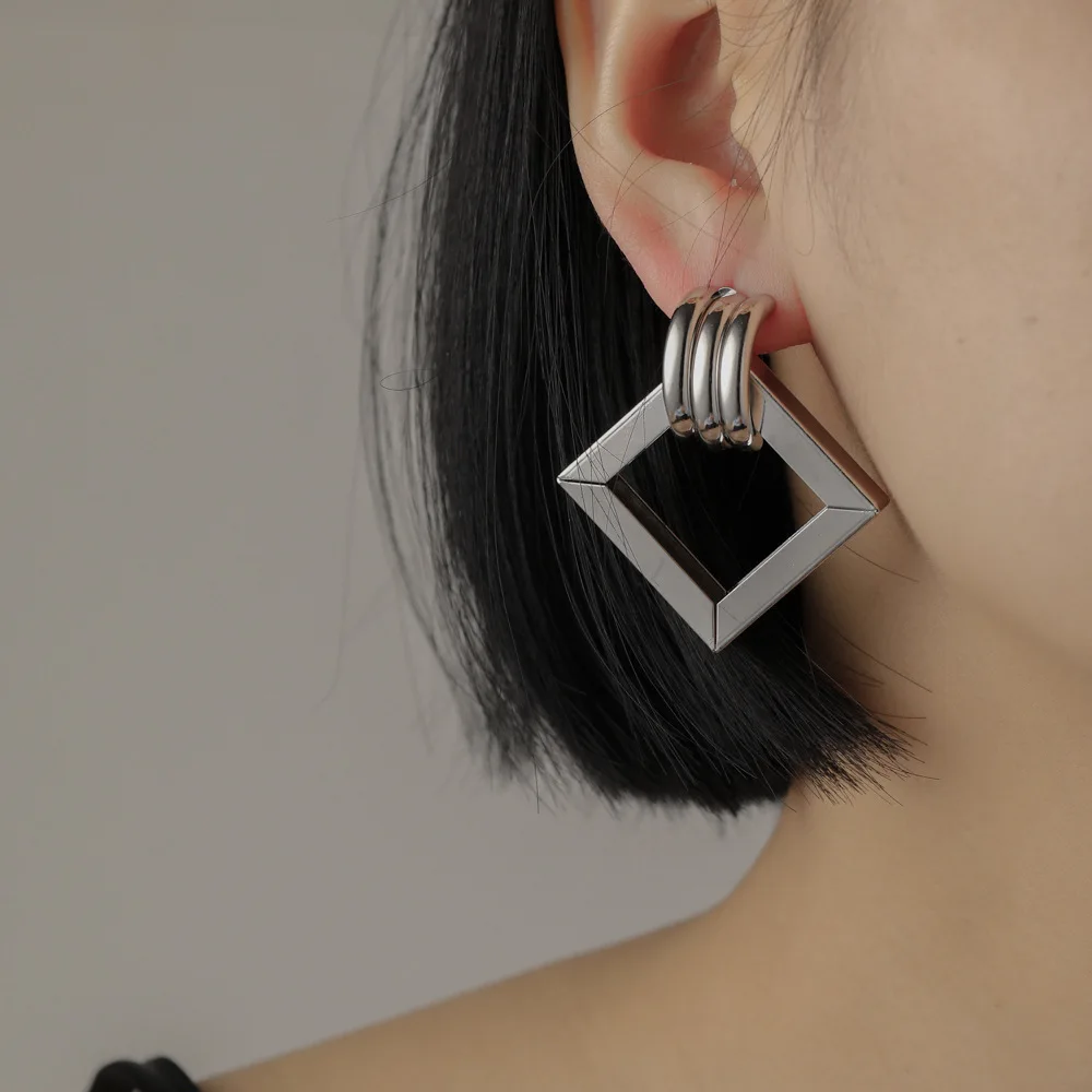 

Creative Geometry Stud Earrings Alloy Fashion Drop Earrings for Women Hip Hop Jewelry Female’s Eardrop Gift for Girl 2022 New