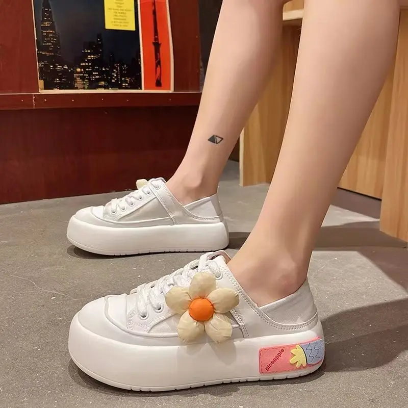 

Женские кроссовки с вышивкой, белые дышащие кроссовки на шнуровке с цветами, повседневная обувь на весну 2022