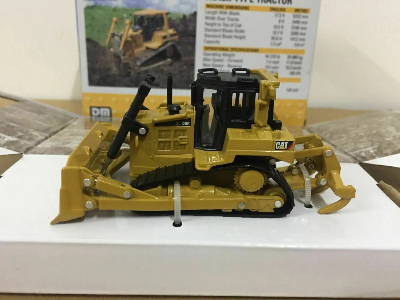 

Caterpillar Cat D6R XL Track-Type Tractor 1:64 Scale Metal Model By Diecast Masters DM85607 New in Original Box