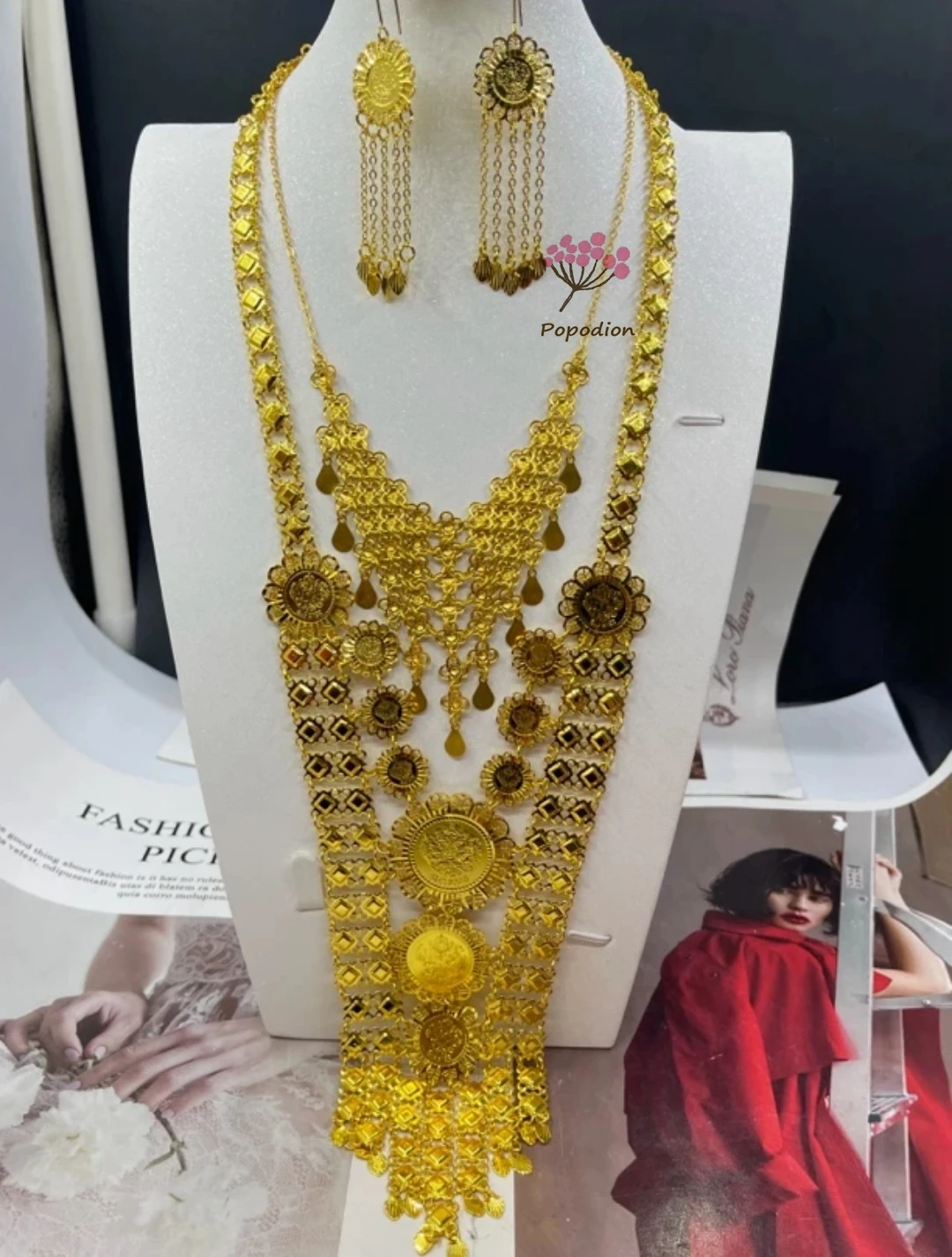 Женский комплект из колье и серёг покрытого 24-каратным золотом