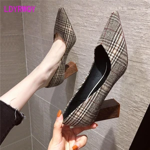 High-heeled women 2022 new French girls versatile workplace womens shoes plaid thick heel pointed British style single shoes