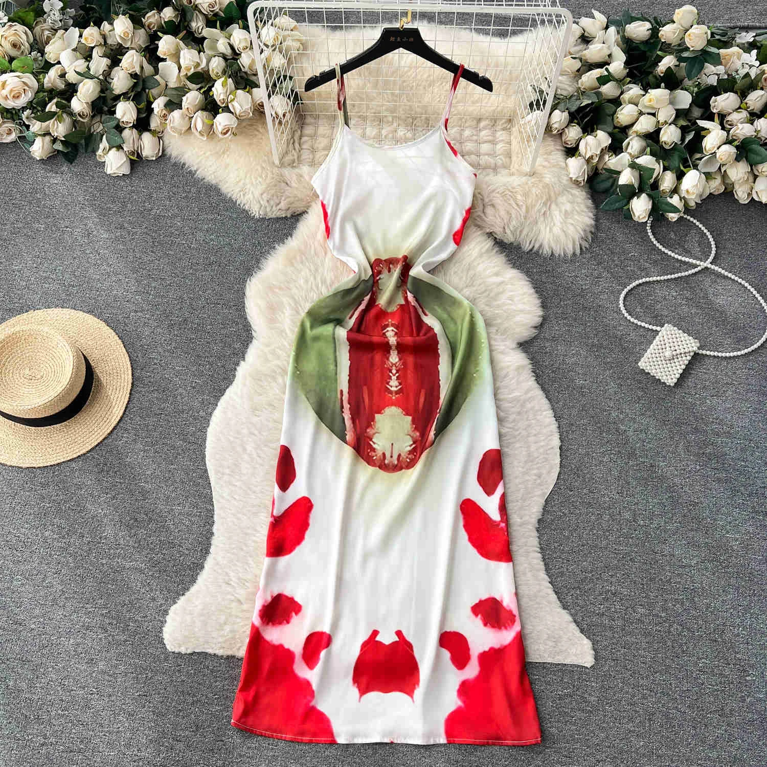 

Женское платье на бретелях-спагетти, с открытой спиной