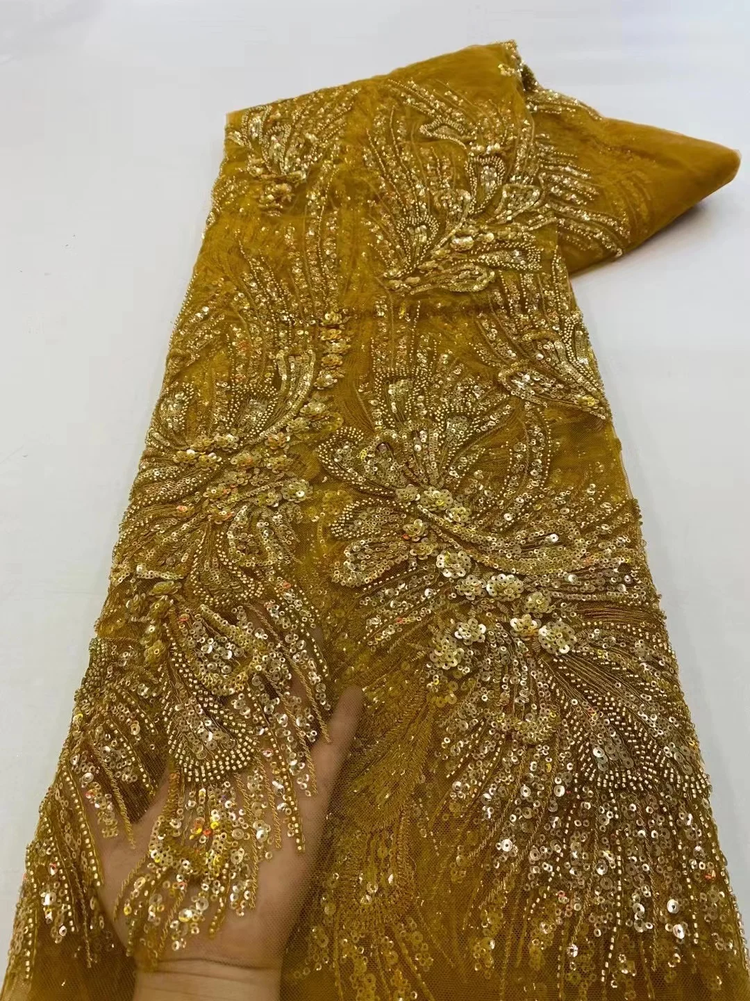 Рисунок 3 - Кружевная вышивка ручной работы из бисера