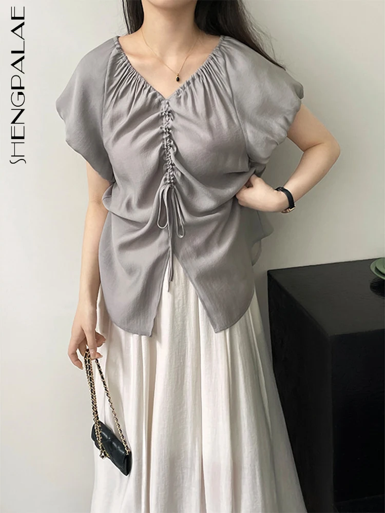 

SHENGPALAE Korean Design Sense Niche V-neck Pleated Shirt Short Casual Loose Sleeve Top Women's 2023 Summer New Clothing 5R2780