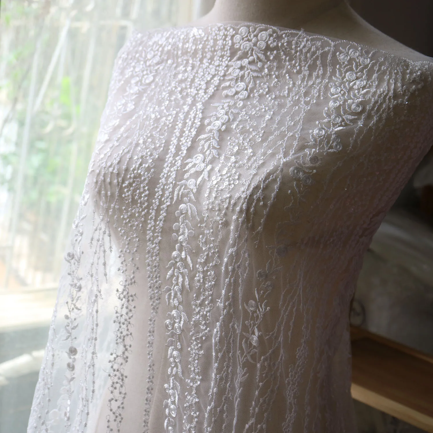 

Кружевная ткань в Вертикальную Полоску, 130 см * 0,5 ярдов