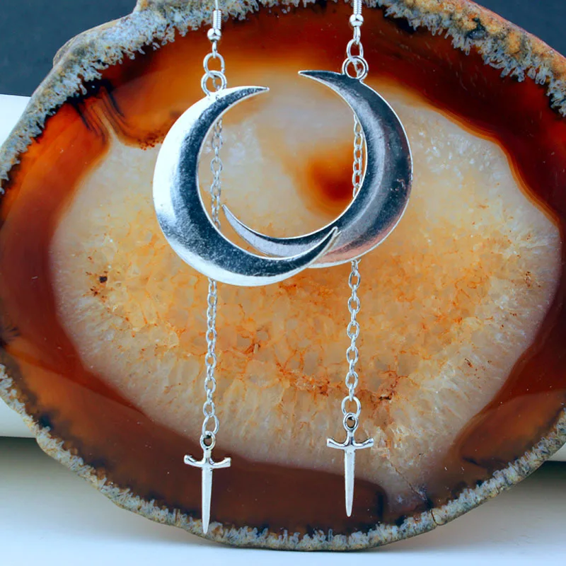 Серьги-кисточки в готическом стиле