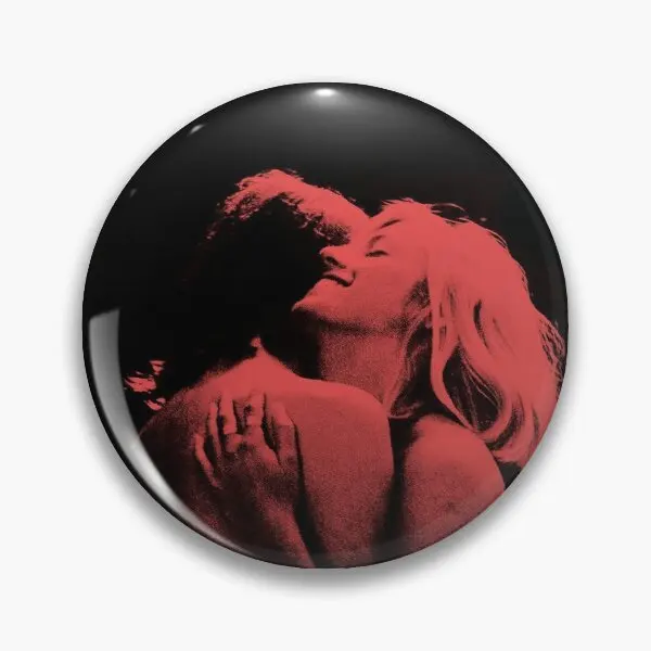 

Металлическая брошь TV Girl