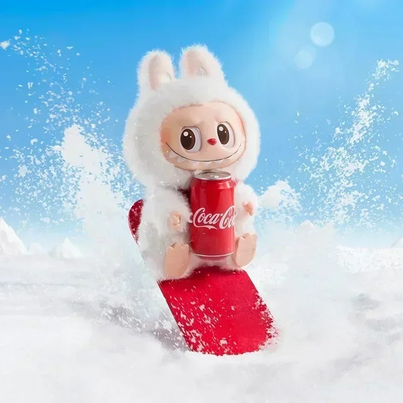 Фото POP MART LABUBU THE MONSTERS COCA-COLA Series — Виниловая фигурка, коллекционная игрушка-сюрприз (слепая коробка), аниме-фигурка, украшение для рабочего стола №1