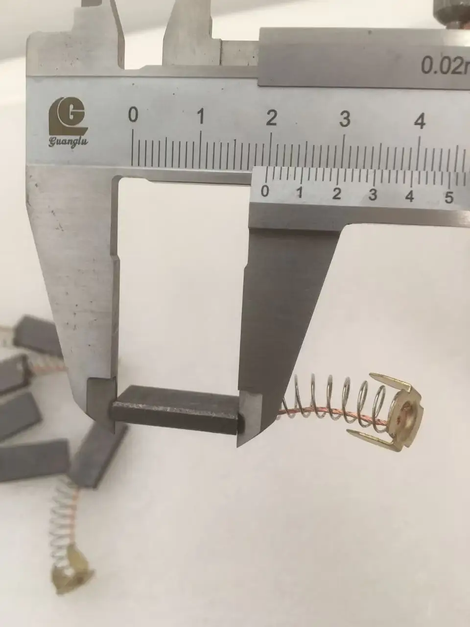 

Щетка 3,5*10*20мм, графитовая щетка, угольная щетка 3,5×10×20мм для токарного станка/электроинструмента/шлифовальной машины