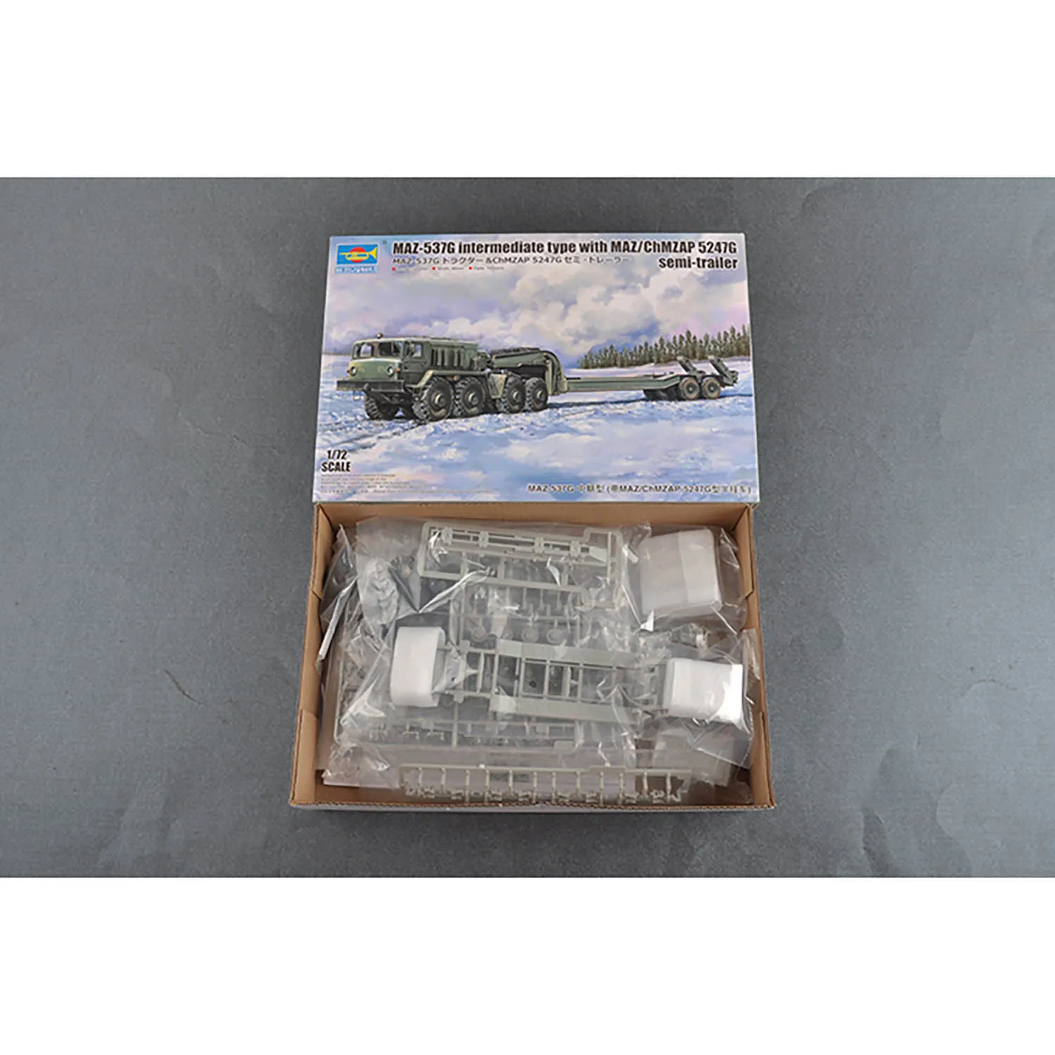 Коллекционная модель Trumpeter 1/72 полуприцеп среднего типа с мазом/ChMZAP 5247G для