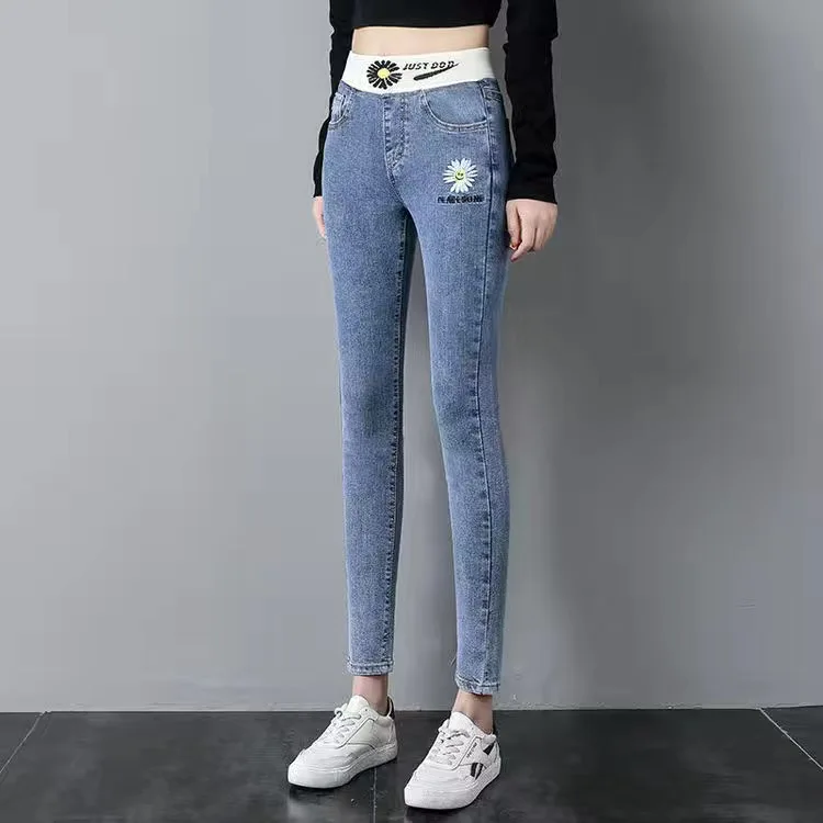 

Женские эластичные брюки-карандаш с цветочной вышивкой