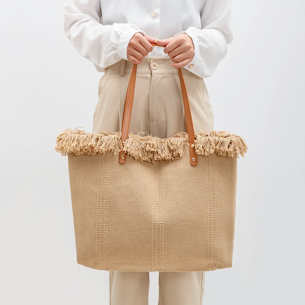

Fashion Canvas Tote Bag for Women with Trendy Design and Large Capacity, Ideal for Commuting and Shopping