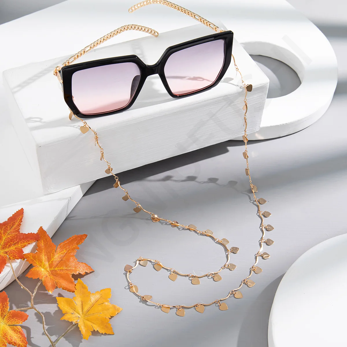 

2022 Gold Color Heart Charm Sunglasses Chain Holder Fashion Jewelry
