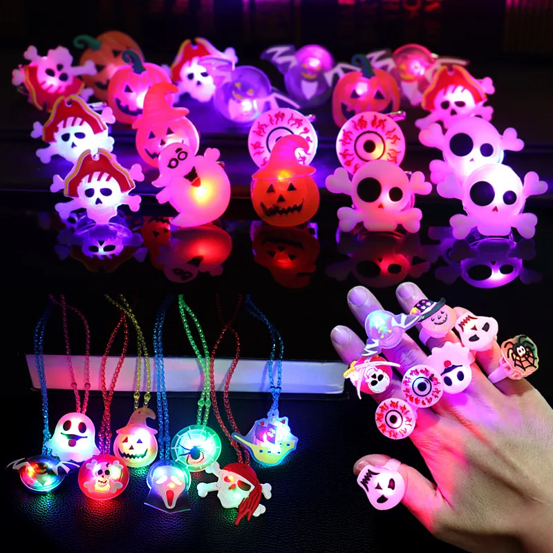 

1 Set Halloween Decorations Glowing Ring Brooch Pumpkin Ghost Skull Rings for Kids Gifts Halloween Favor (Random Patterns Color)