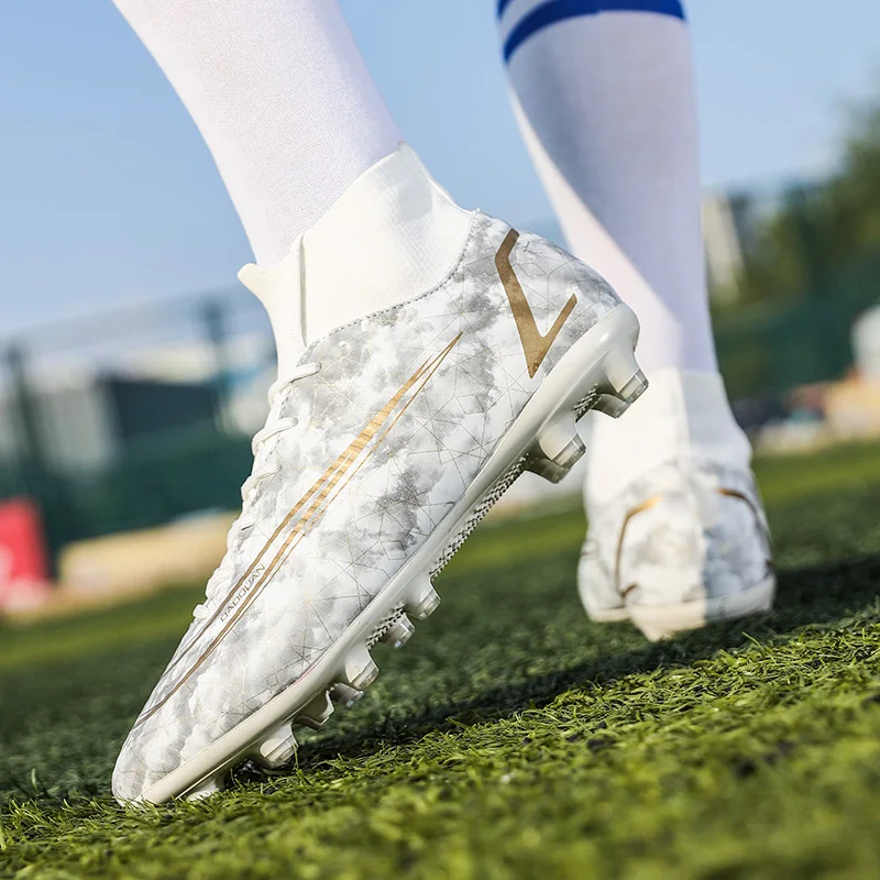 Breathable Football Boots Men Professional Society Soccer Shoes Cleats FG/TF Non-slip Sport Sneakers Futsal chuteiras society