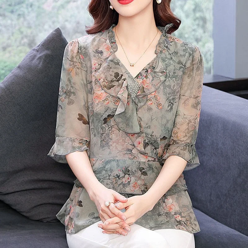 

2021 spring and summer new ladies chiffon short-sleeved shirt women's fashion floral temperament casual top