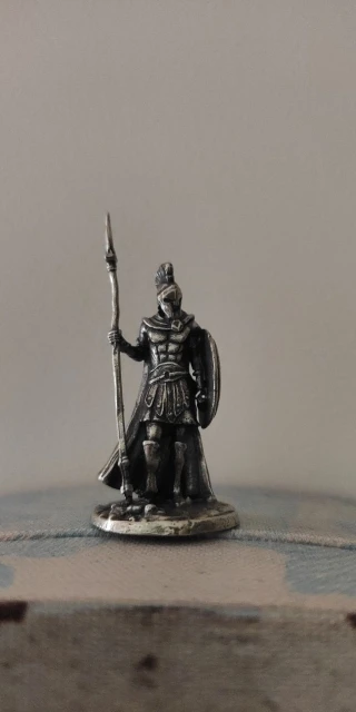 1pcs Ancient Spartan Rome Soliders Figurines Miniatures Vintage Metal Soldiers Model Statue Desktop Ornament Gift images - 6