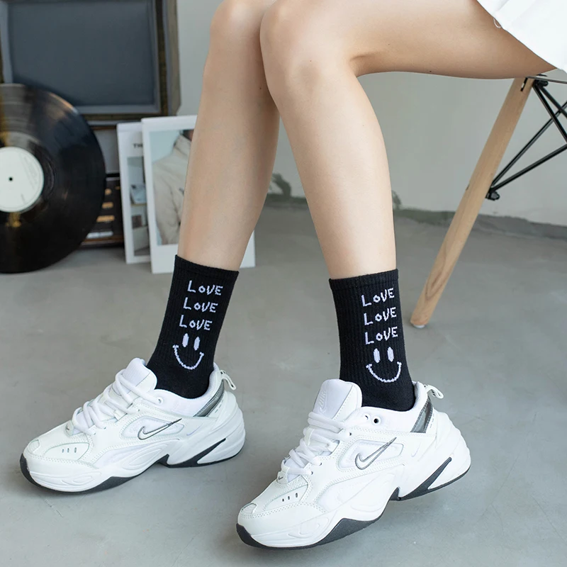 3 Pairs/Box Simplicity Love Smiley Stockings Cotton Harajuku Black White Graffiti Soft Fashion Gifts Men Women Long Socks Pack