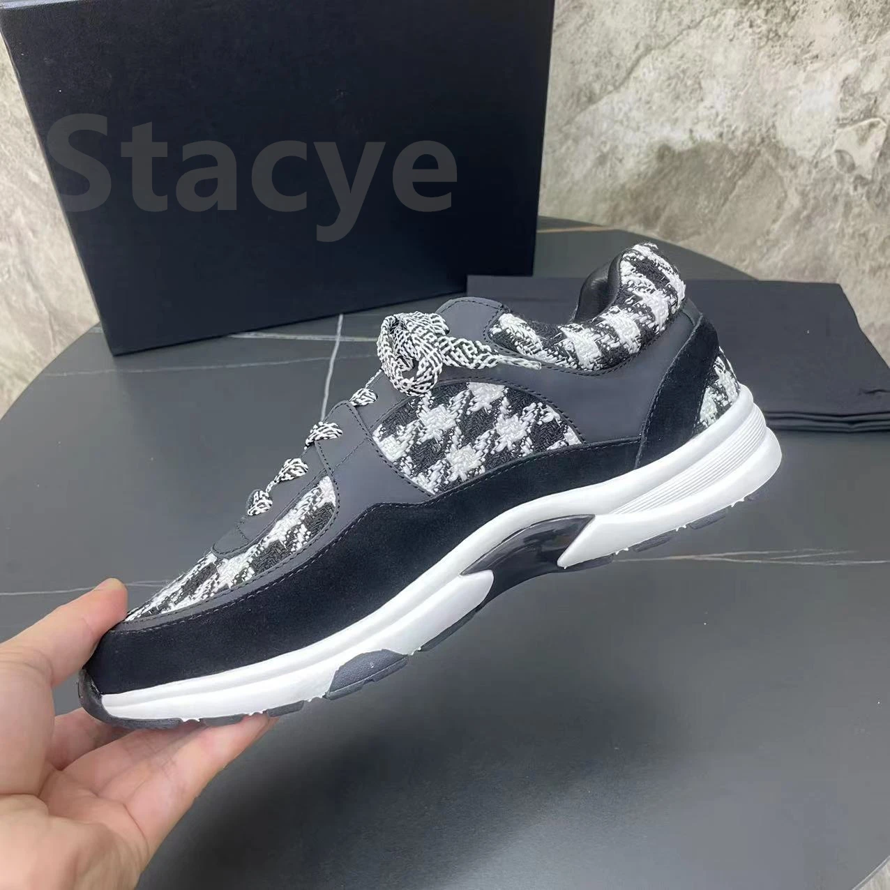 High-quality Women's sports shoes Damping Comfortable Male sneakers fashion Non-slip Women's autumn shoes Outdoor Couple shoe