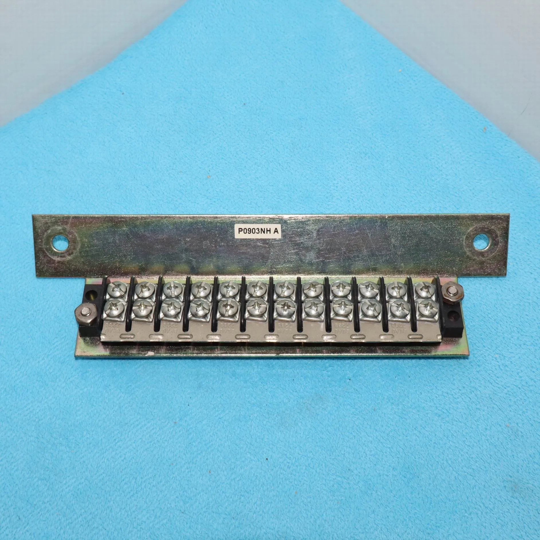 Клеммная колодка FOXBORO P0903NH A (art.: 3920dc8032bc0) - 3920dc8032bc0