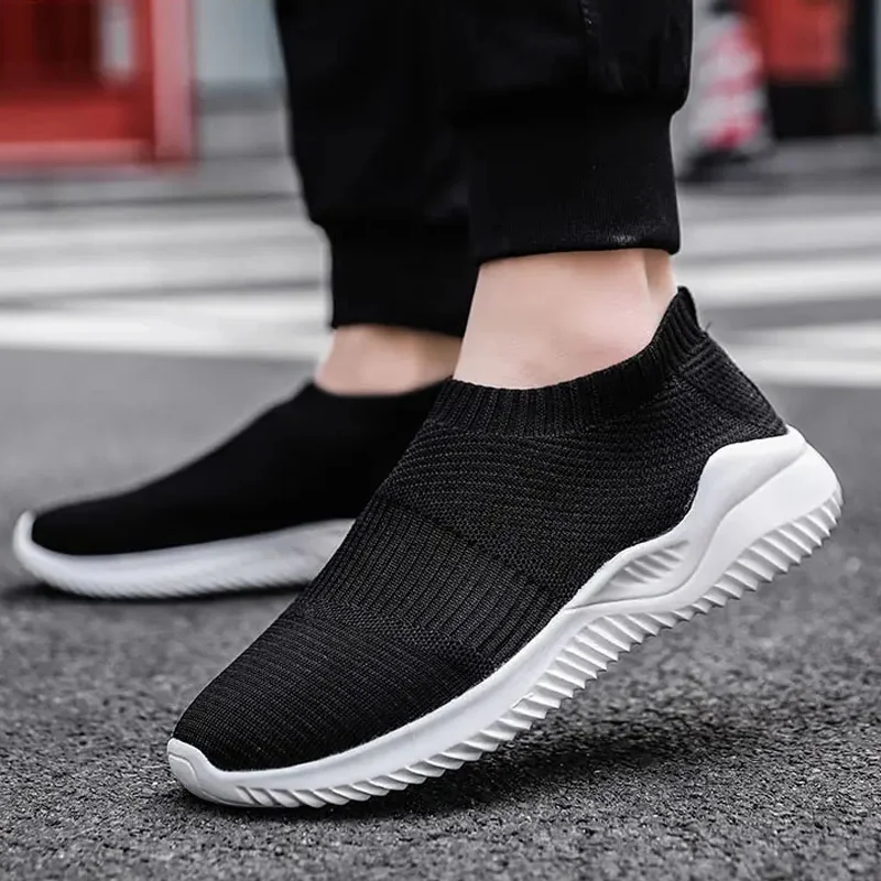 Spring and Autumn Men Shoes Flying Woven Breathable Slip-On Sneakers Mesh Outdoor Comfortable Lightweight Casual Sports Shoes