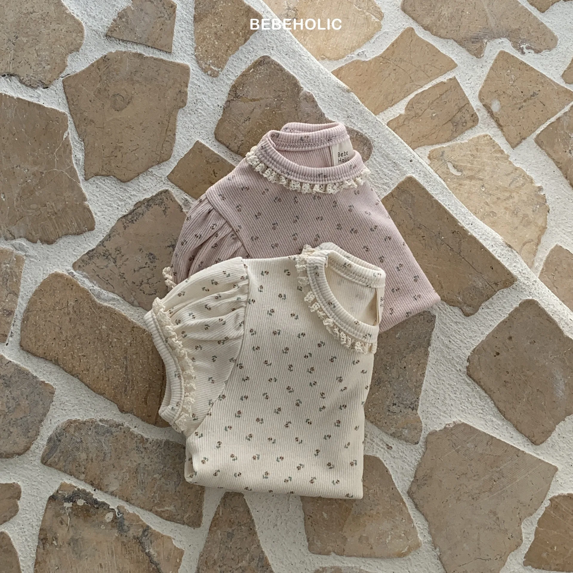 Odzież dziecięca Moda Śliczna Bawełniana Wygodna Koszulka z Krótkim Rękawem 2024 Lato Koreański Styl Luźna Dziewczynka Ubranka Dla Dzieci