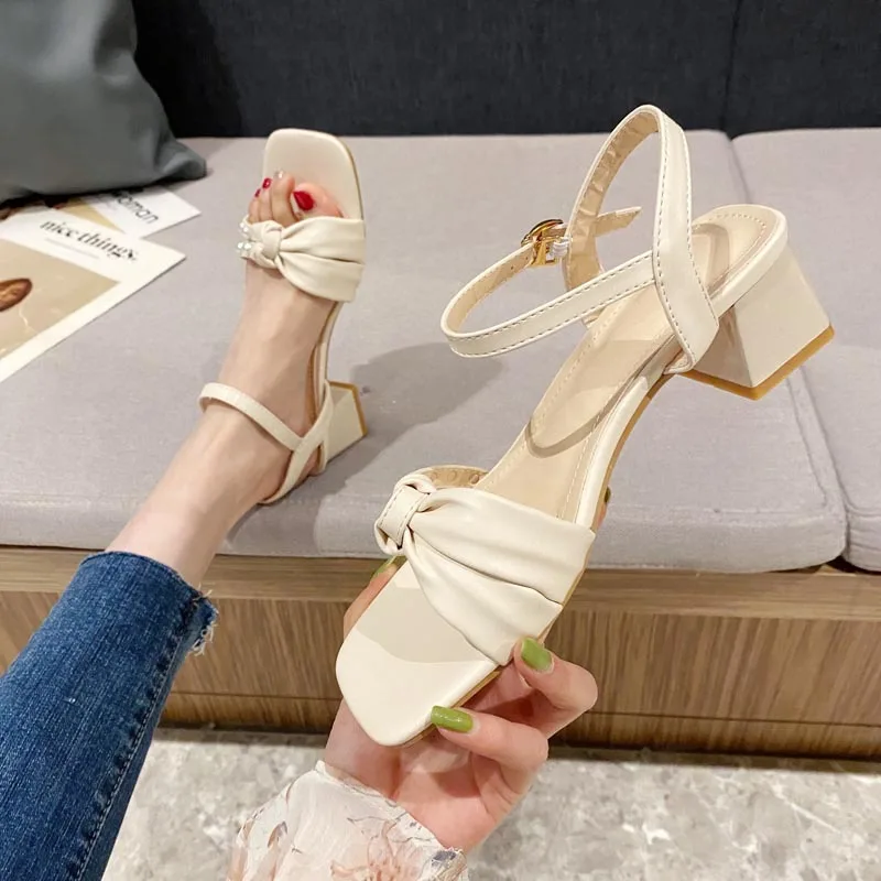 

Сандалии женские кожаные на низком каблуке, шлепанцы из ткани, без каблука, копыта, резина, римские босоножки