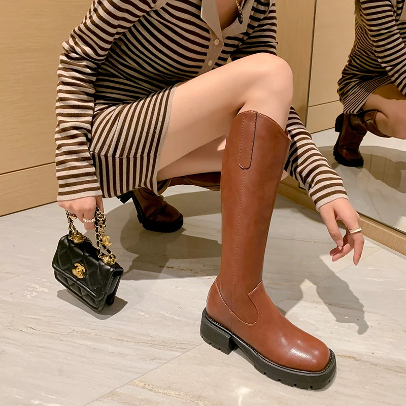 

Женские сапоги из натуральной кожи, с квадратным носком, на молнии сзади