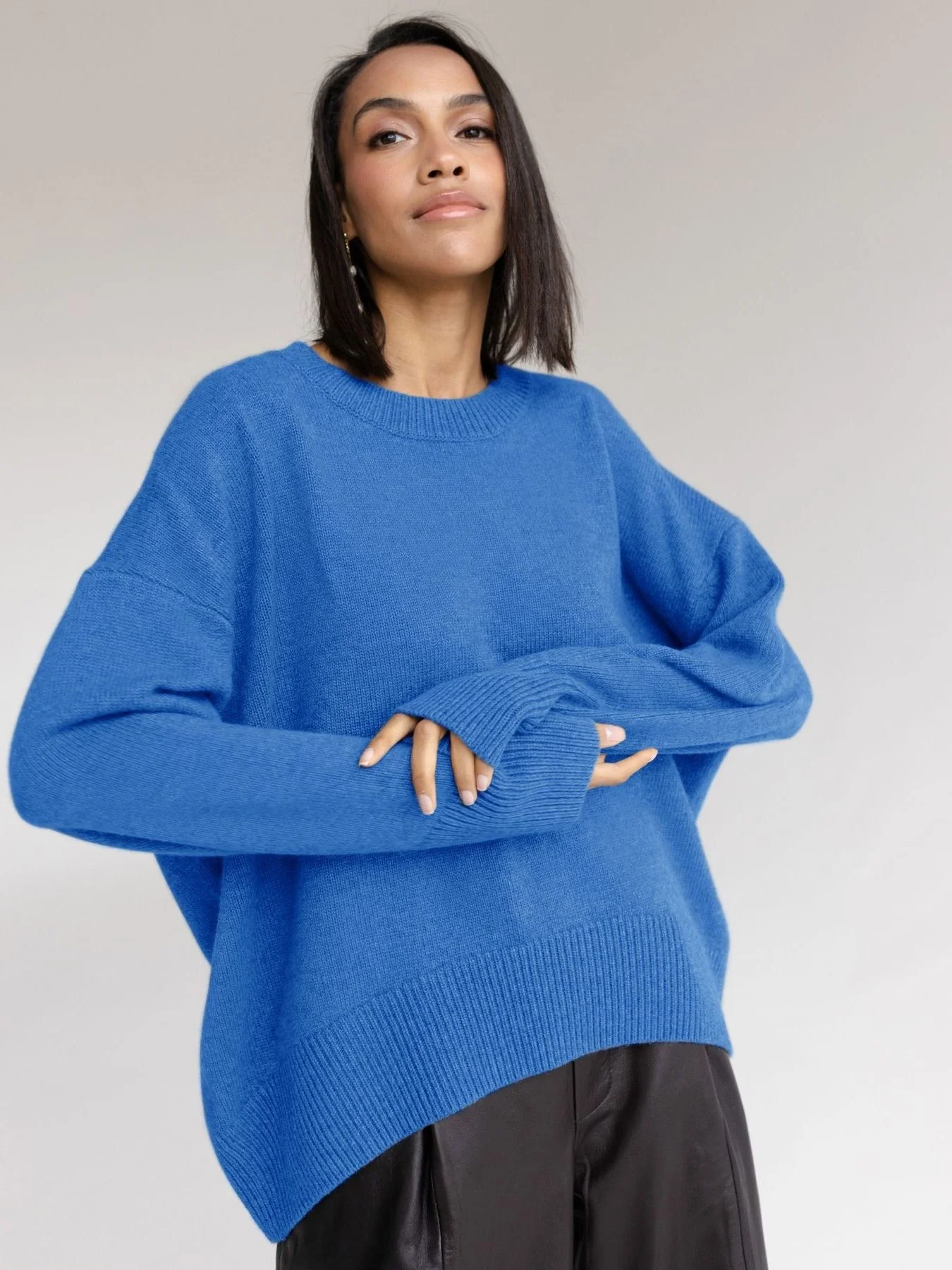 

2023 Autumn and Winter New Hot Women's Knitted Sweater Round Neck Loose Solid Color Sweater