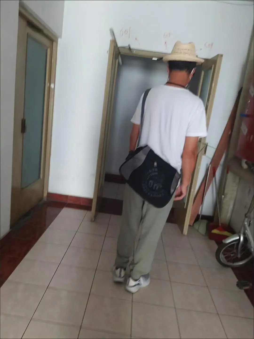 Original Export Good Quality Men's Sports Leisure Shoulder Bag Boy's Crossbody Large Capacity Student Backpack Messenger Purse