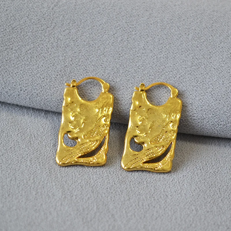 

European and American niche vintage carved irregular lava rectangular personality earring unisex golden metal stylish eardrop