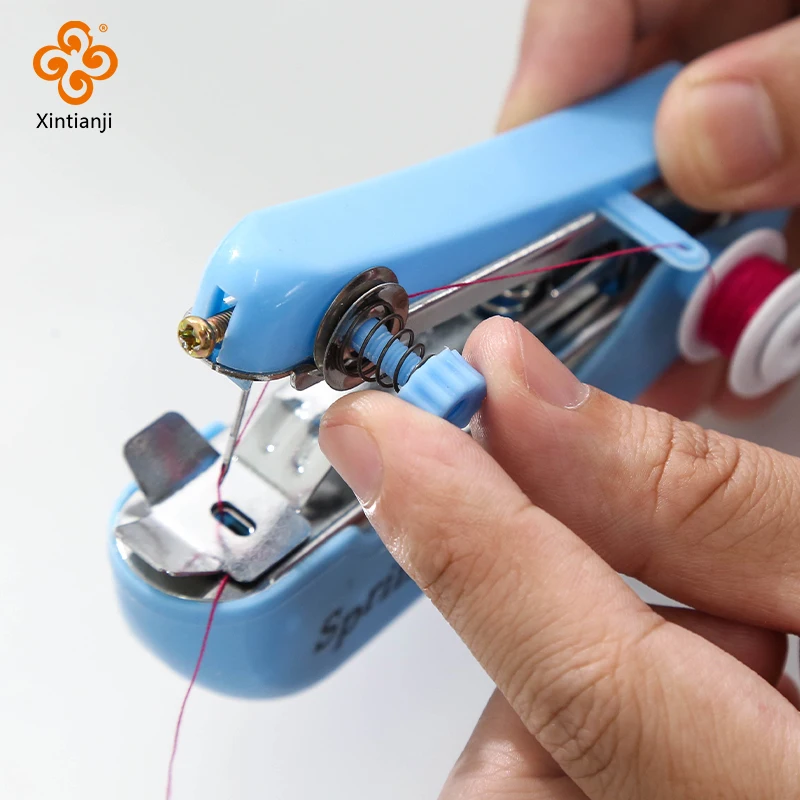 Мини-швейная машина маленькая ручная карманная швейная Портативная Домашняя для