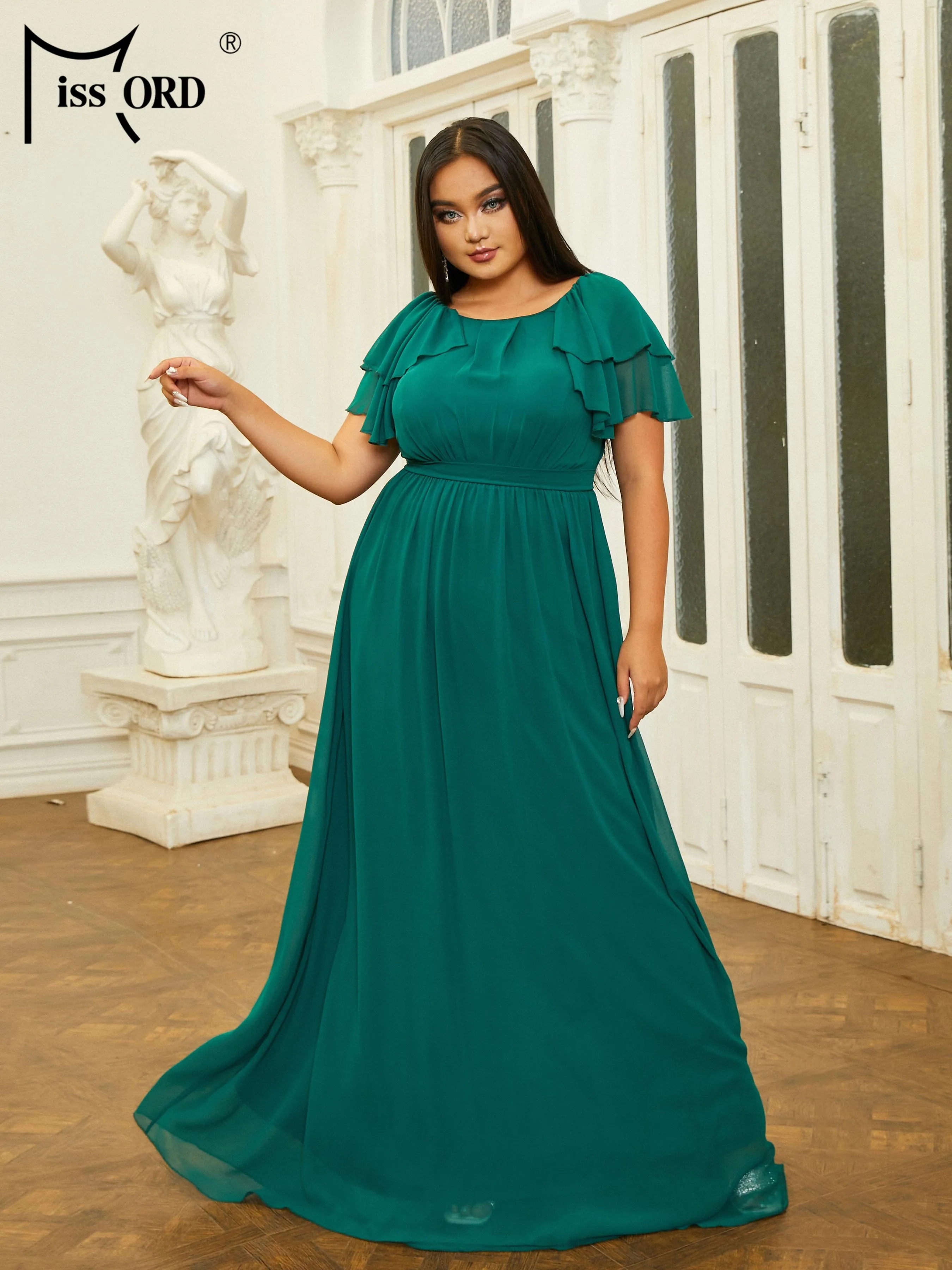 Женское платье с круглым вырезом коротким рукавом и трапециевидным силуэтом