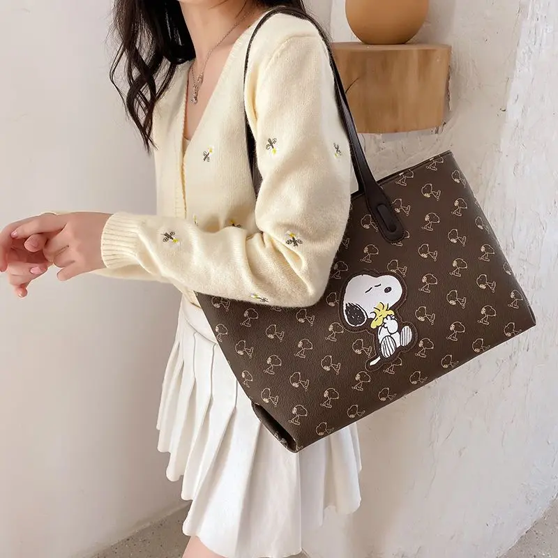 

Коллекция 2023 года, брендовые модели Snoopy, сумка-тоут через плечо, женская летняя сумка, вместительная мультяшная Милая женская сумка в подарок