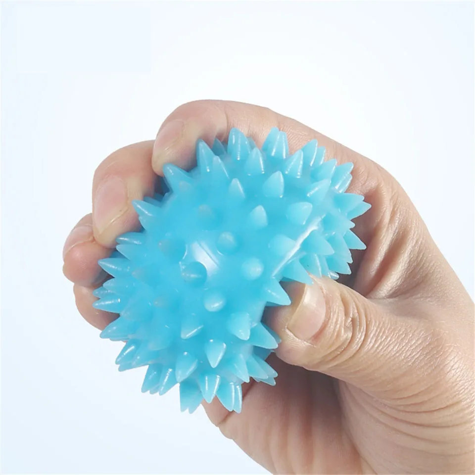 Массажный мяч с шипами из термопластичной резины тренировочный для фитнеса