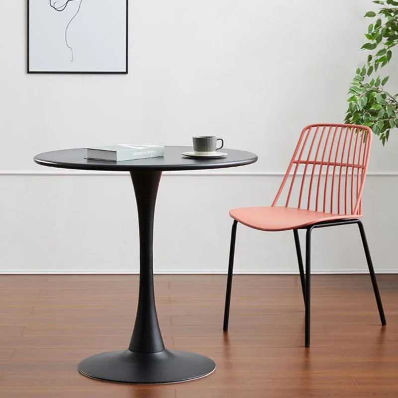 Маленький садовый кофейный столик в современном стиле уличный квадратный