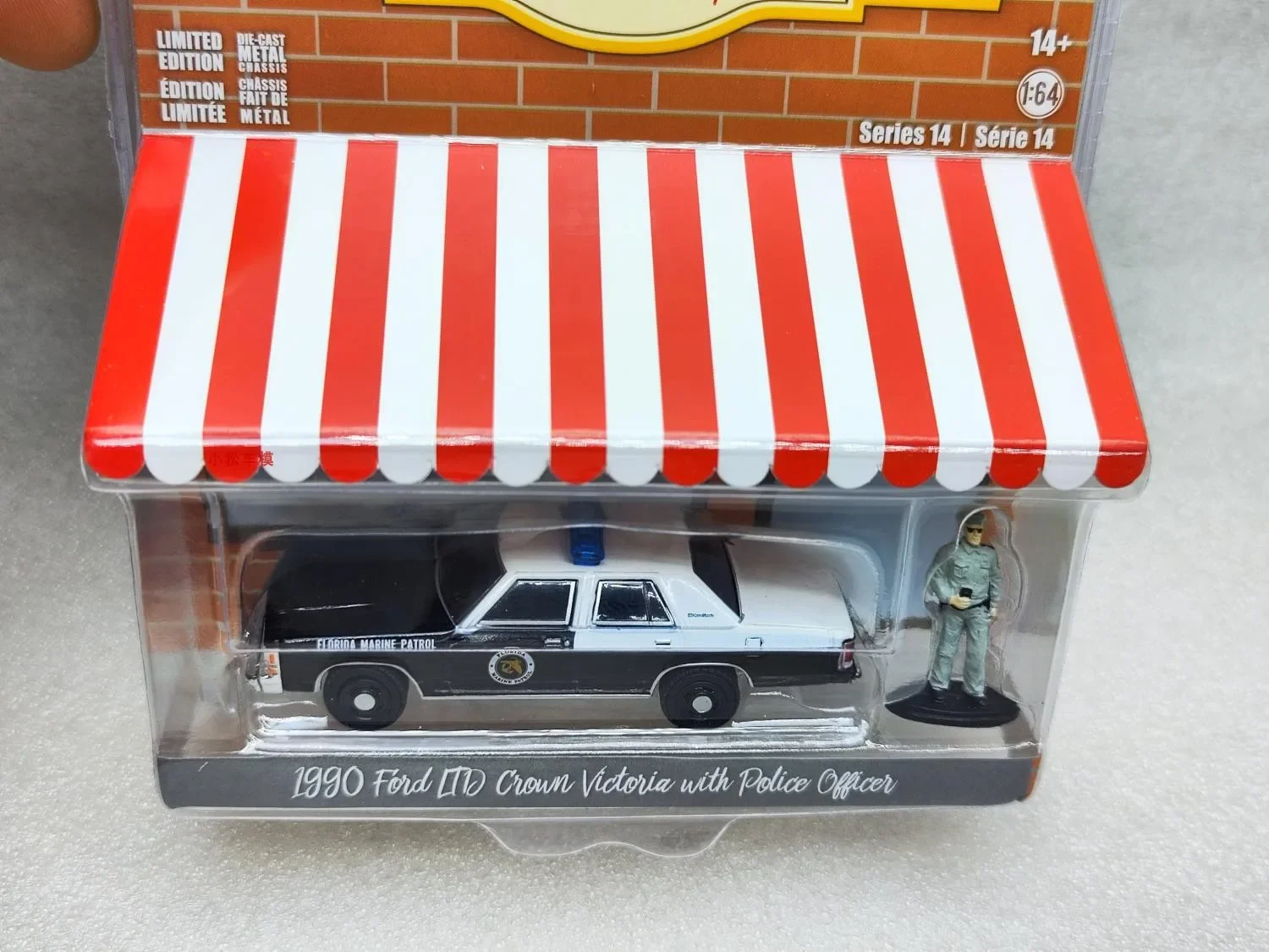 1:64 1990 Ford LTD Корона Виктория с полицией Литые металлические модели автомобилей из