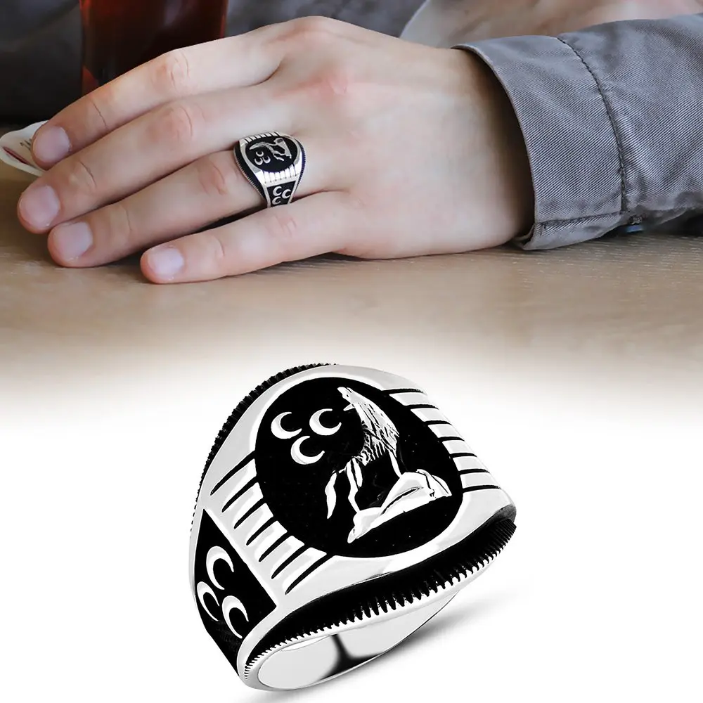

Three Crescent Embroidered Gray Wolf Pattern 925 Sterling Silver Men 'S Ring
