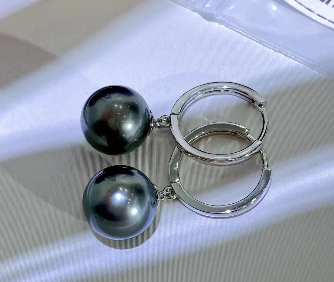 

Женские серьги-кольца из серебра 925 пробы, 10-11 мм