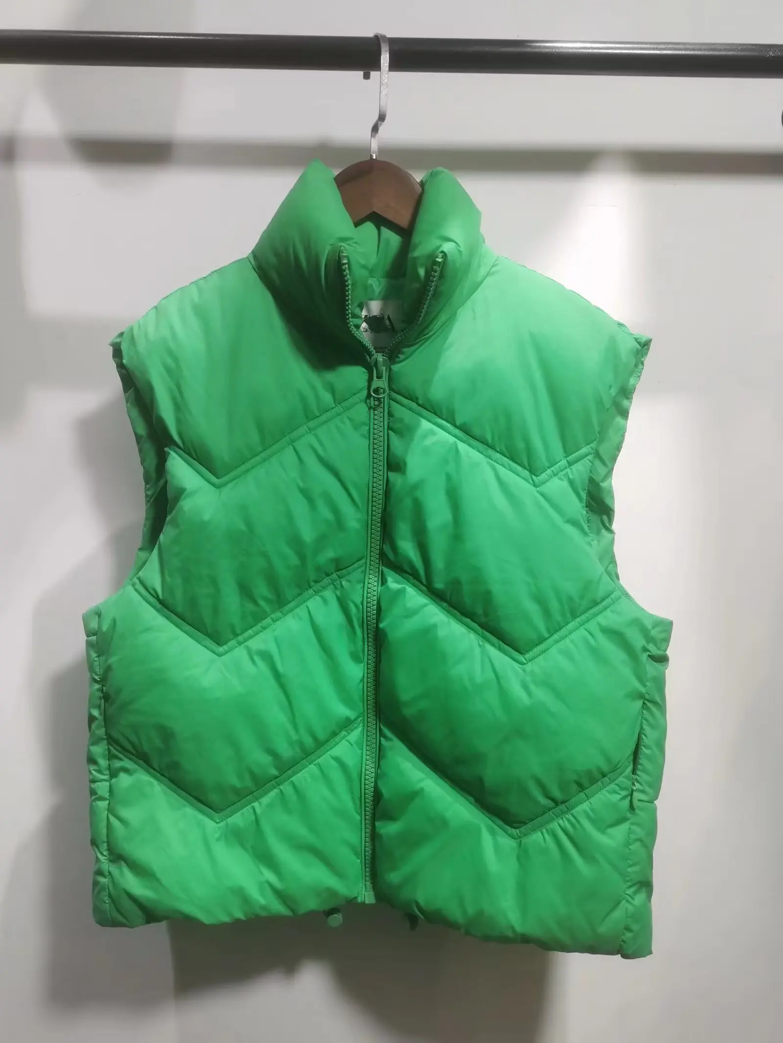 KEYANKETIAN Women's Down cotton vest fall/winter new High Street wave quilted stand collar zipper sleeveless cotton jacket
