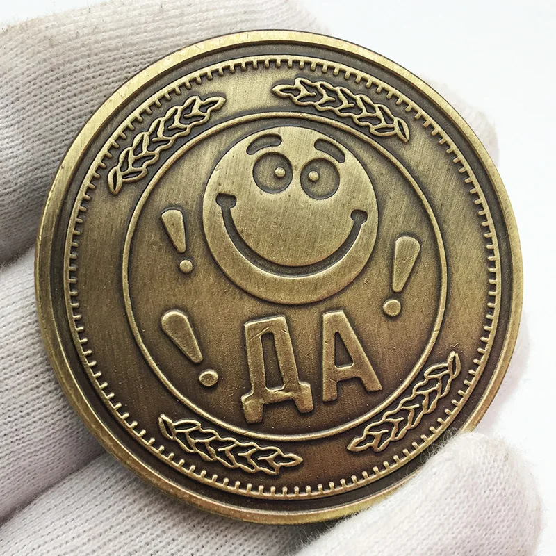 

Коллекционная золотая монета со смайликом