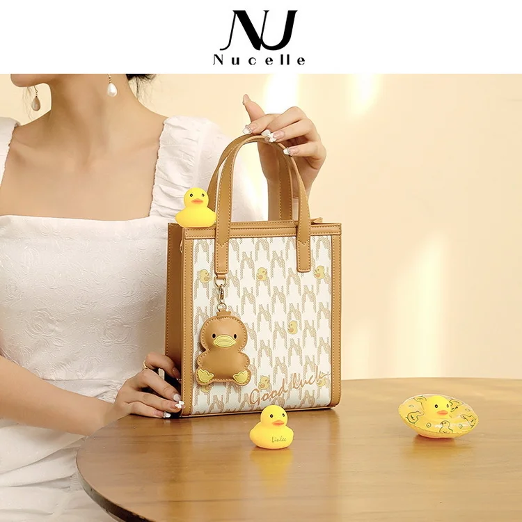 

Брендовая Подлинная Высококачественная Роскошная Новинка 2023 Женская модная вместительная сумка-тоут с принтом в виде старых цветов ручная...