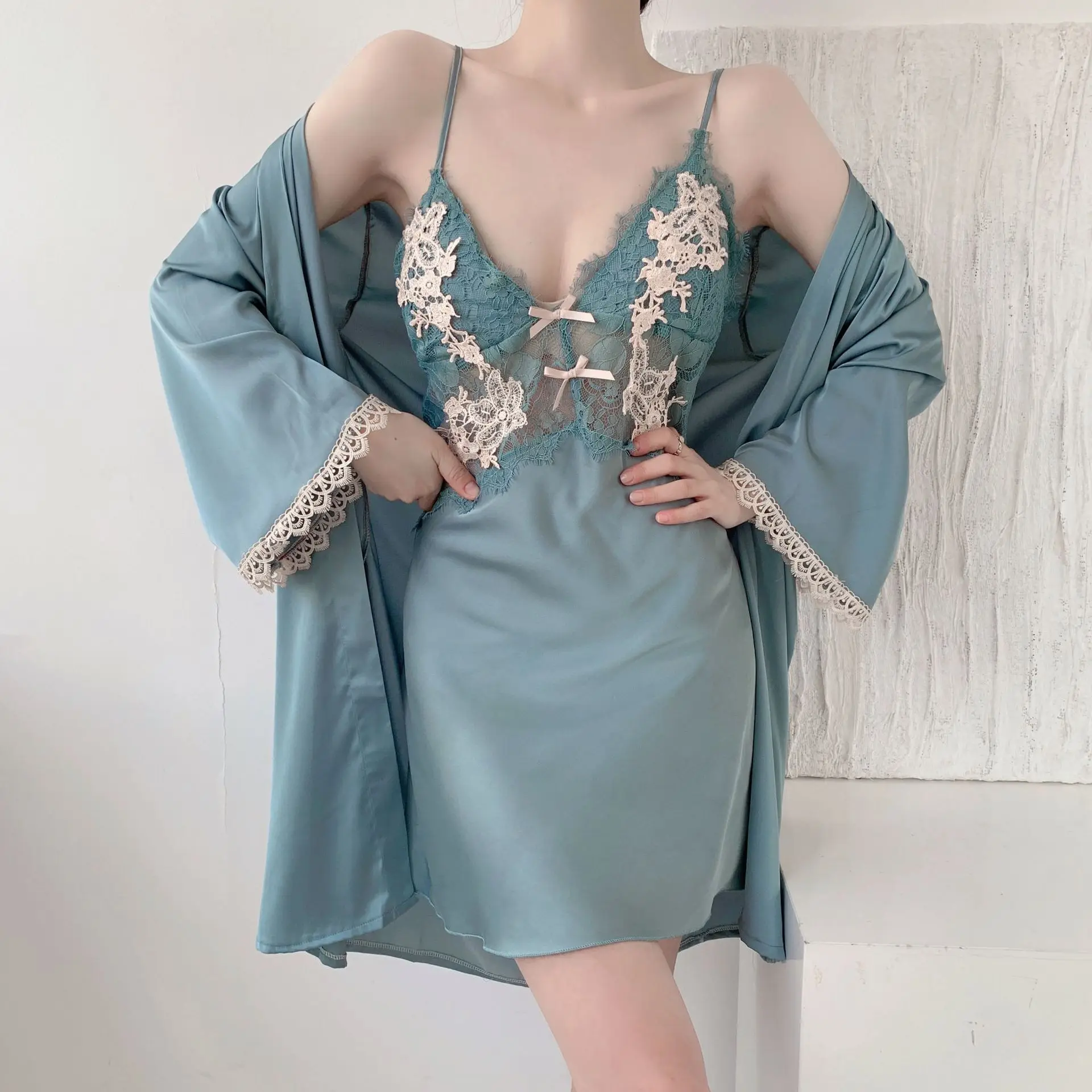 

Женское шифоновое платье с V-образным вырезом и длинным рукавом