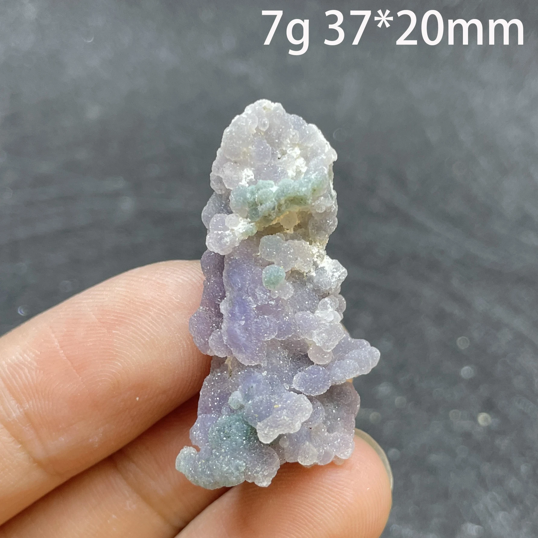 

Кристаллический кластер виноградного агата